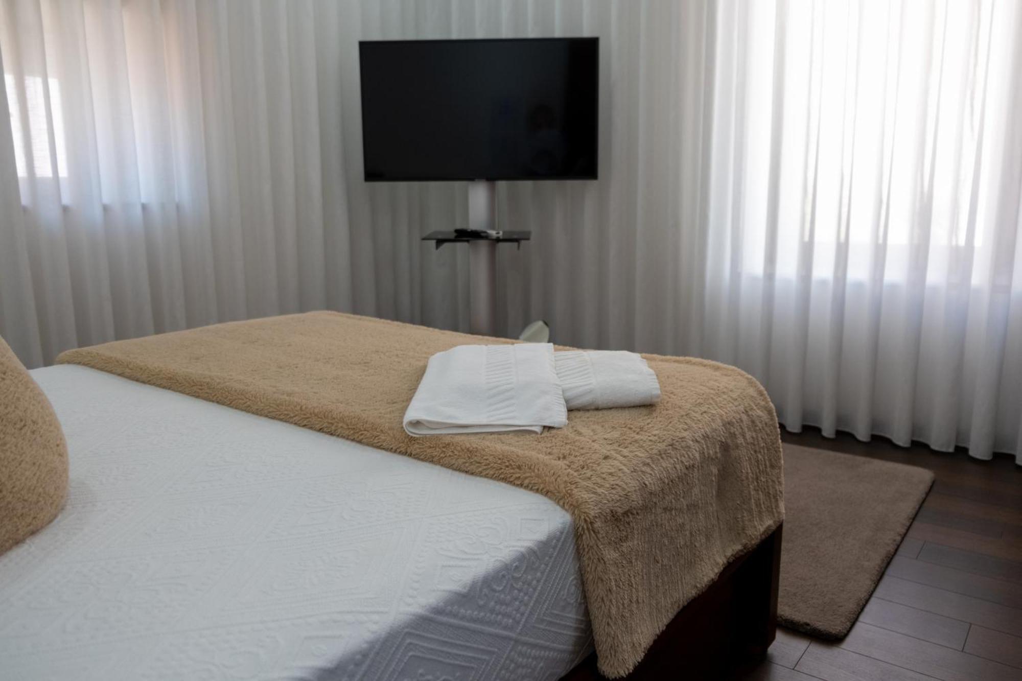 Deluxe Villa Home, Peace & Spa Вила-ду-Конди Экстерьер фото